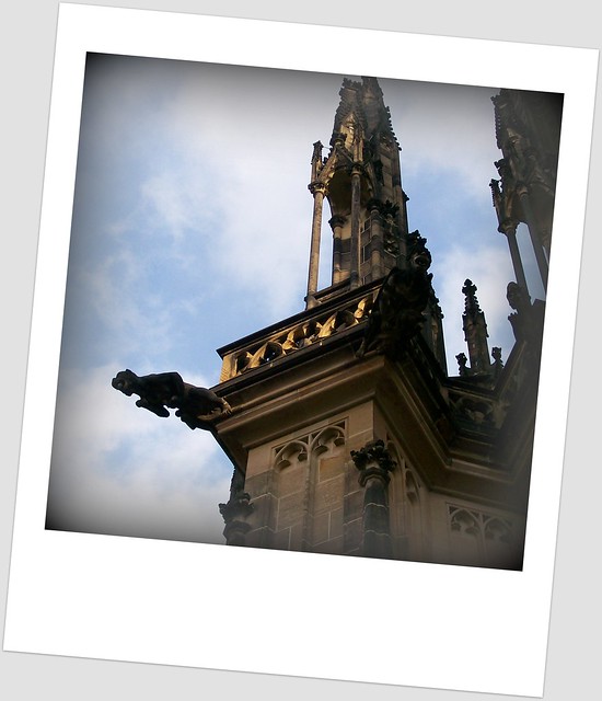 Auch der Veitsdom in Prag wird von Gruselfiguren bevölkert. Foto: Michael Buch / flickr CC BY 2.0
