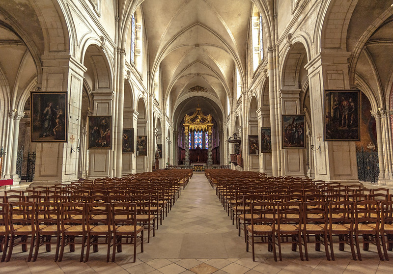 Dominante Kirchenarchitektur, Foto: Lionel Henry / flickr CC BY 2.0